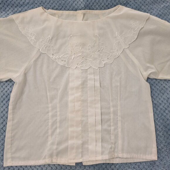 Vintage White Embroidered/Cutout Blouse - Picture 2 of 5
